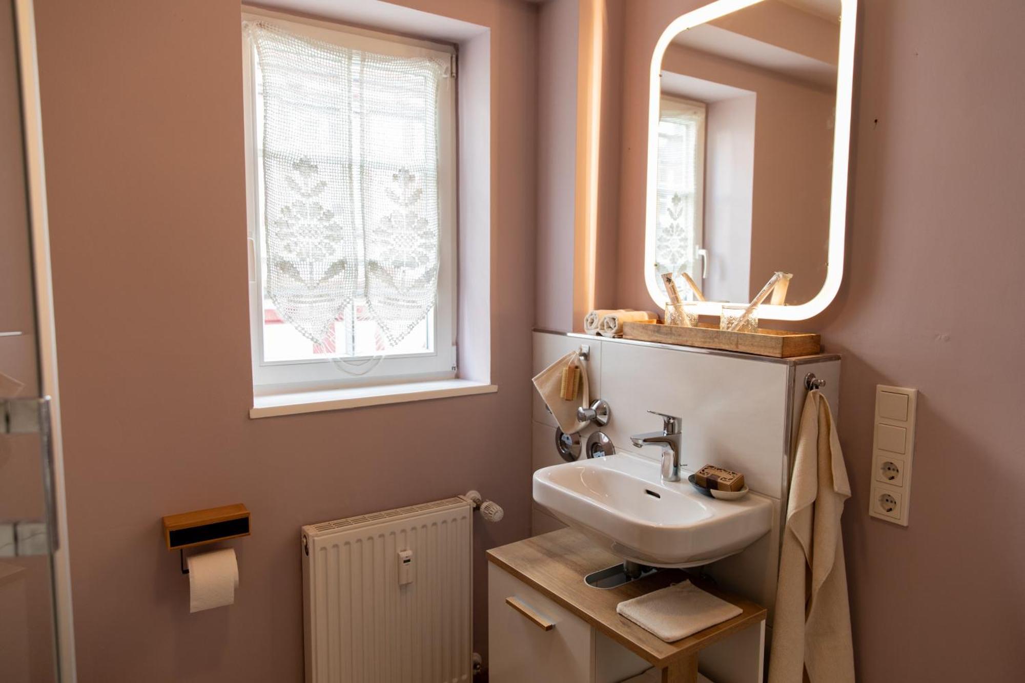 Altstadt Apartment Am Dom Wetzlar, 1 Zi, Kueche, Bad Mit Parkplatz Am Grundstueck Buitenkant foto